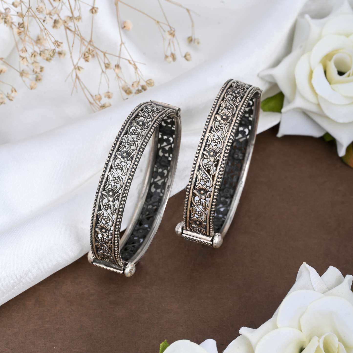 Vintage Floral Linework Silver Kada Bangles