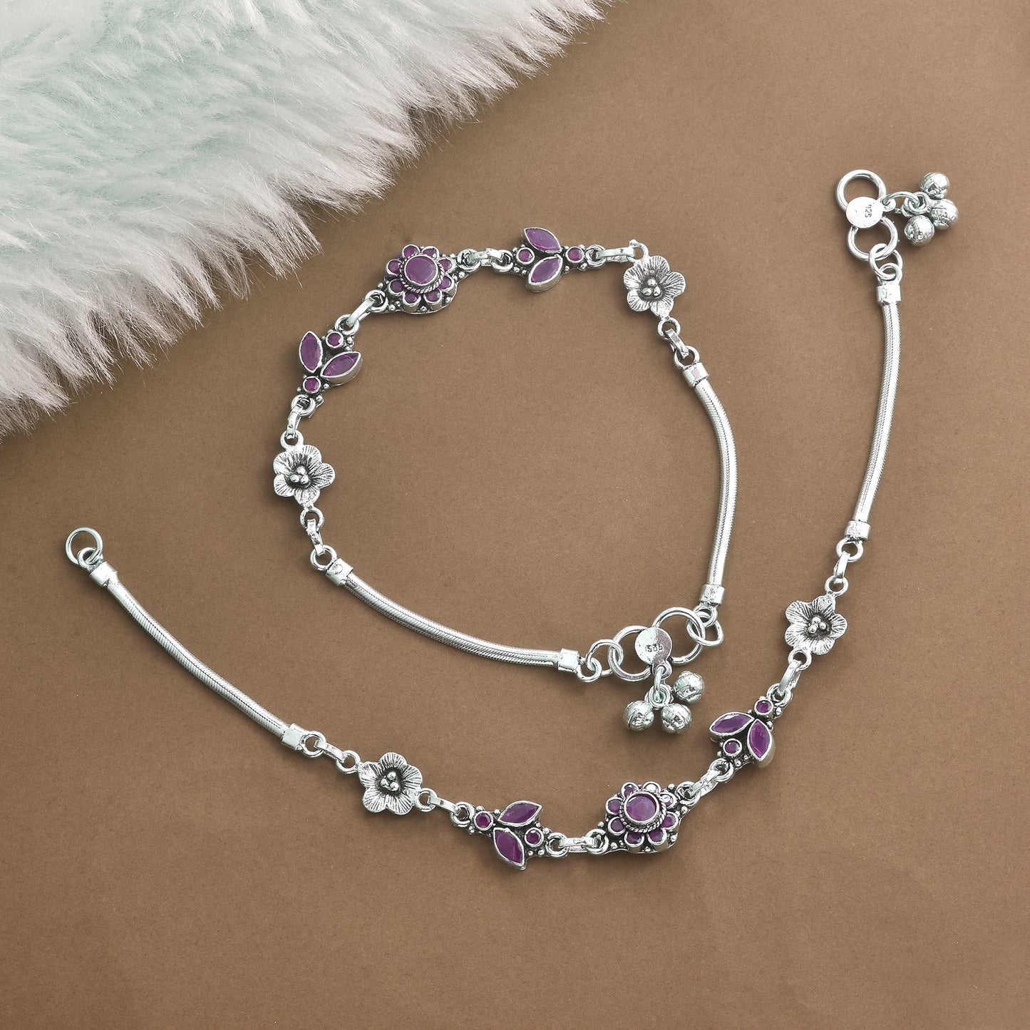 Silver Royal Gulabi Petal Cut Stone Anklet (Pair)