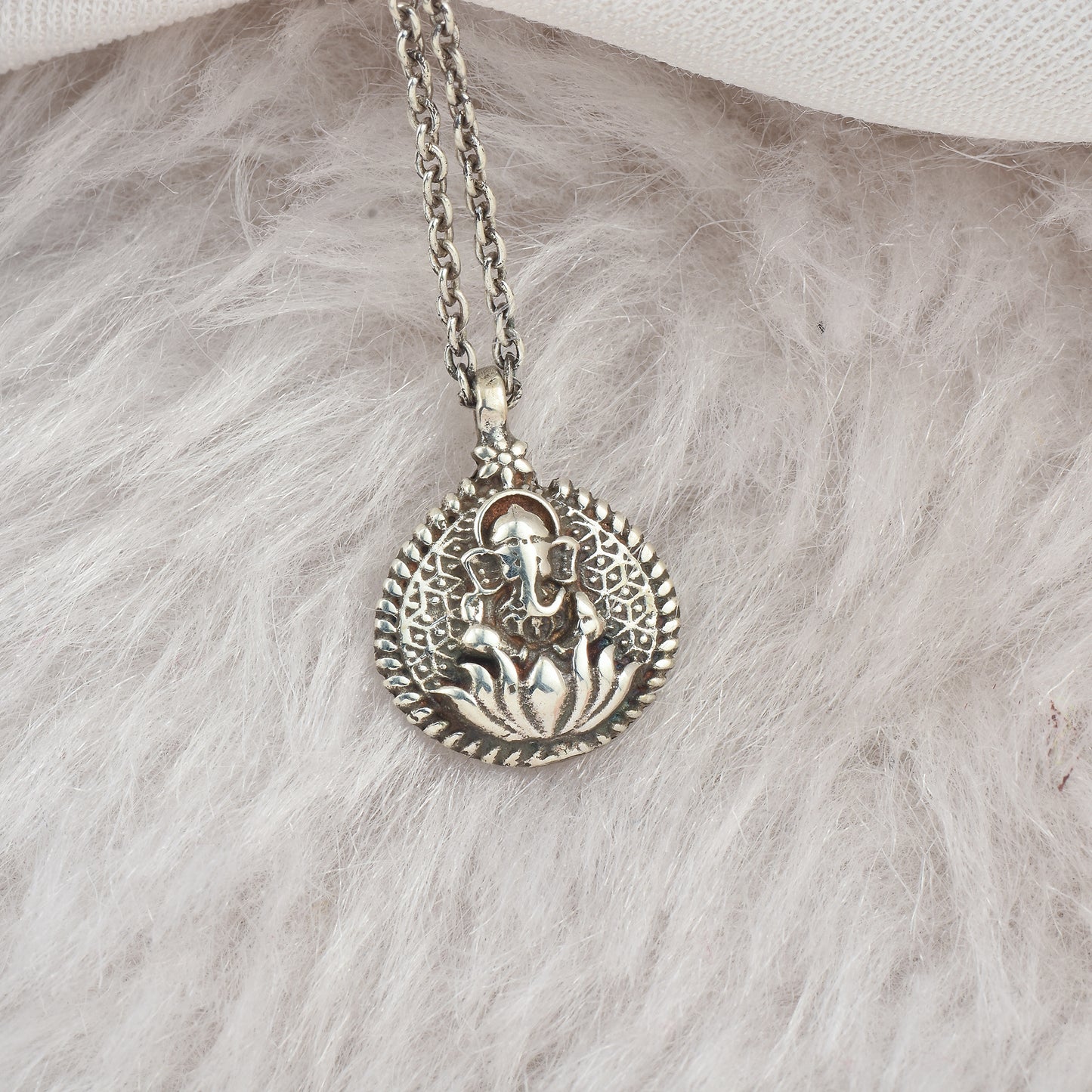 Silver Kamal And Ganesha Pendant With Chain