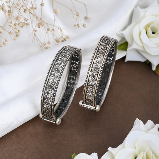Vintage Floral Linework Silver Kada Bangles