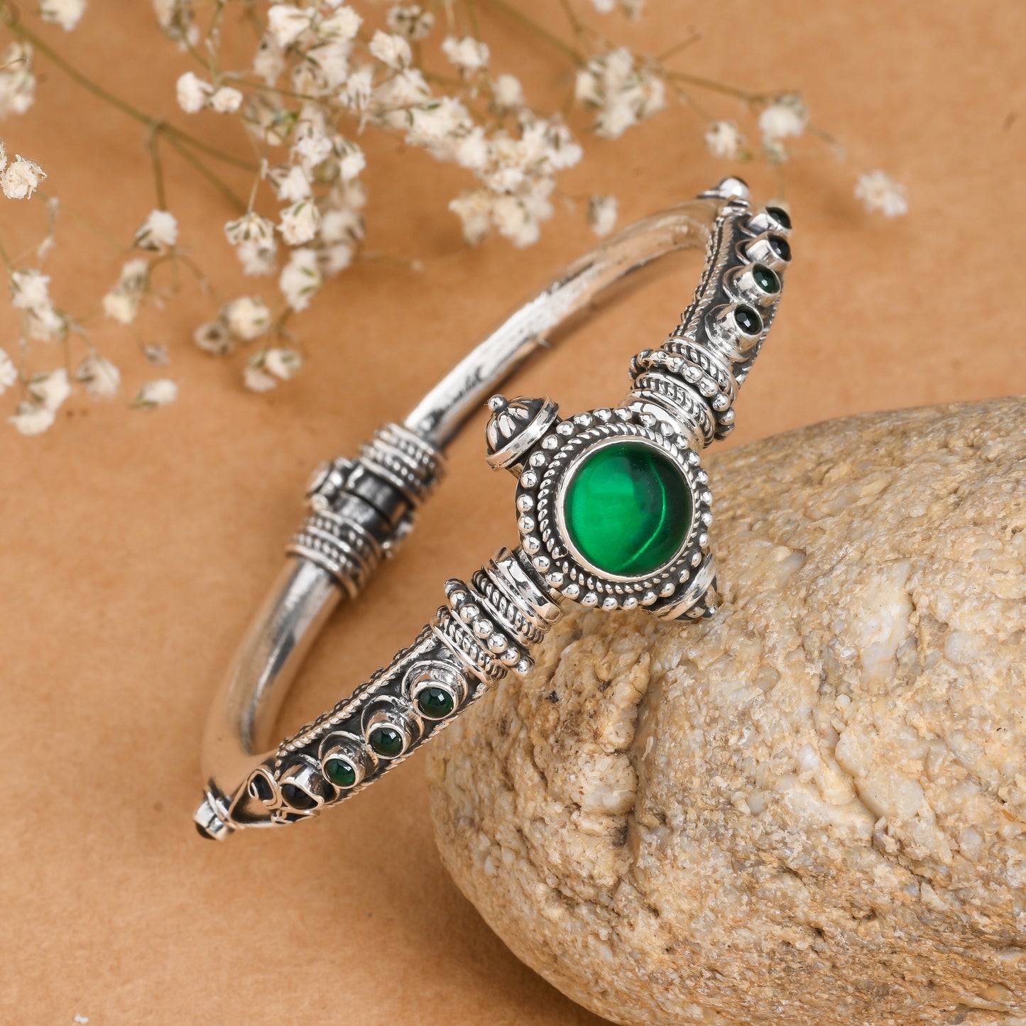 Tribal Emerald Studded Spiral Silver Kada Bangle