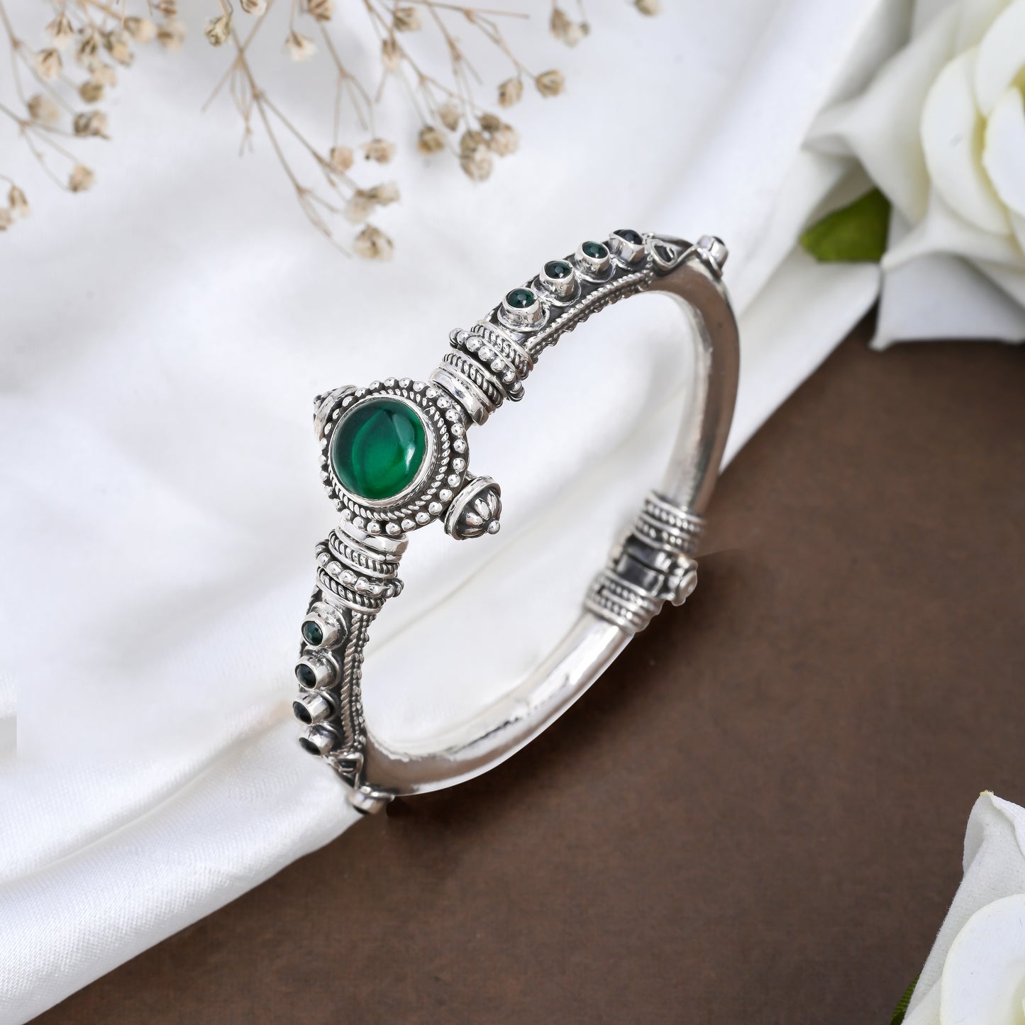 Tribal Emerald Studded Spiral Silver Kada Bangle