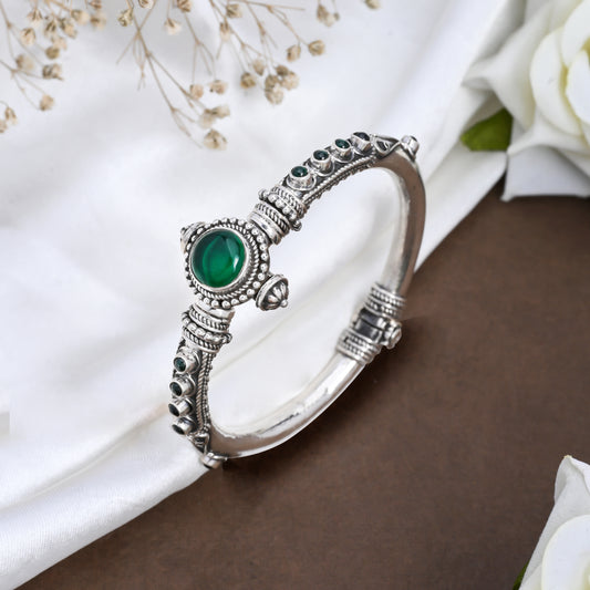 Tribal Emerald Studded Spiral Silver Kada Bangle